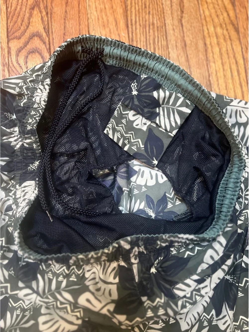 Newport Blue XL Men's Black and White Floral Swim Shorts